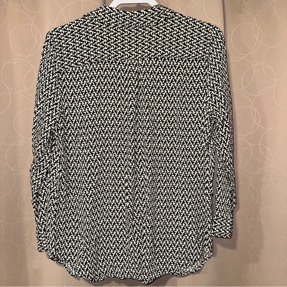 Women's Grand & Greene Black And White Geometric Button-up Blouse Size Medium - Picture 3 of 3